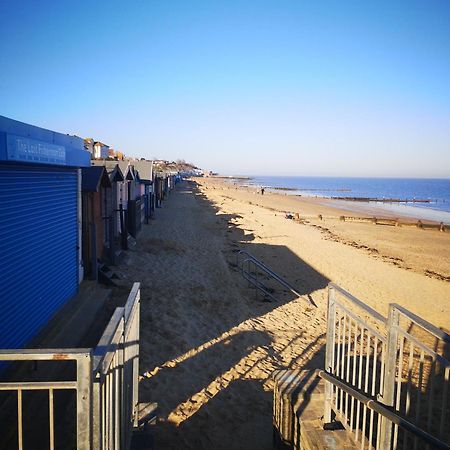 Lovely 2-Bed Caravan In Walton On The Naze Екстериор снимка