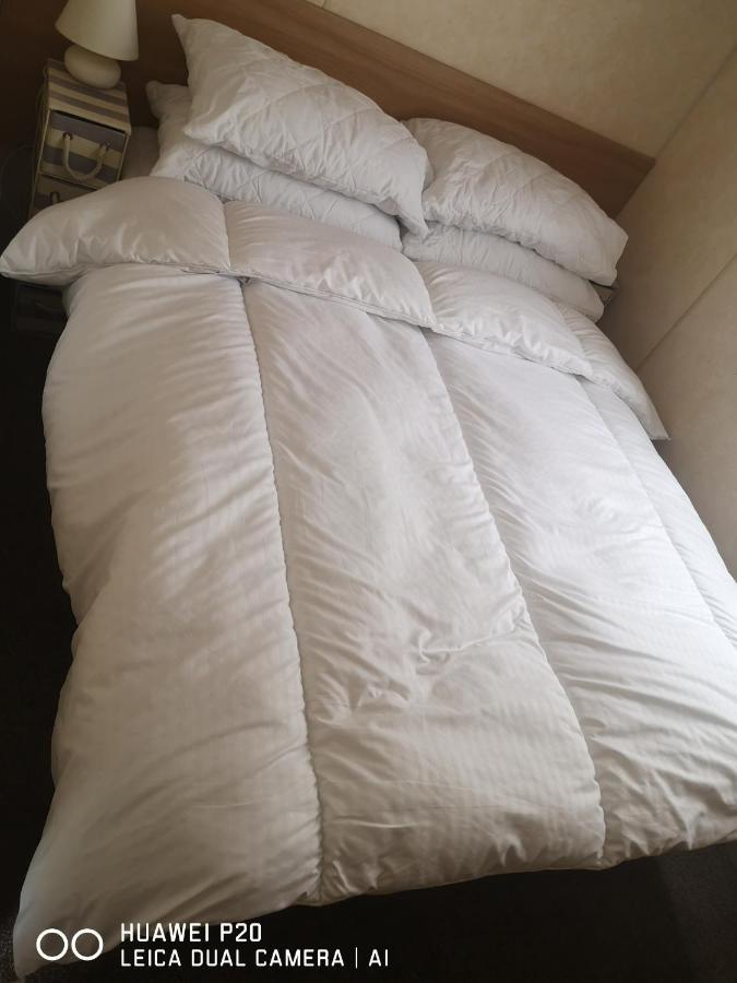 Lovely 2-Bed Caravan In Walton On The Naze Екстериор снимка